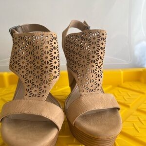 Elegant Tan Wedge Sandals